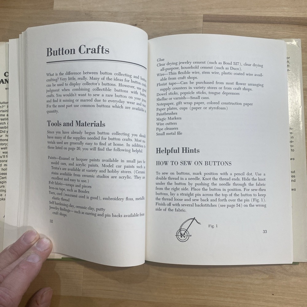 Button Collecting and Crafting Written, Illustrated by Arden J Newsome - HC 1976 - Picture 13 of 16